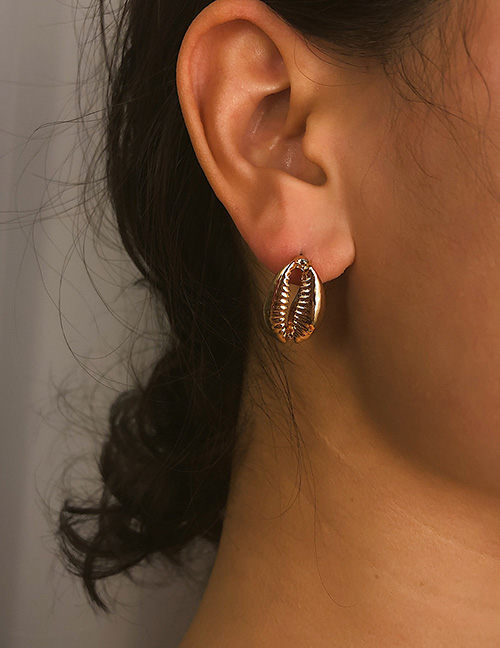 Fashion Gold Single Shell Earring