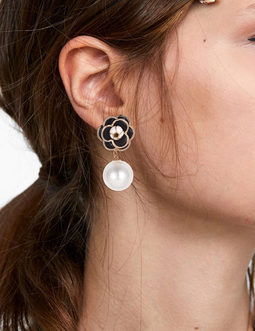 Fashion Black Alloy Pearl Flower Earrings