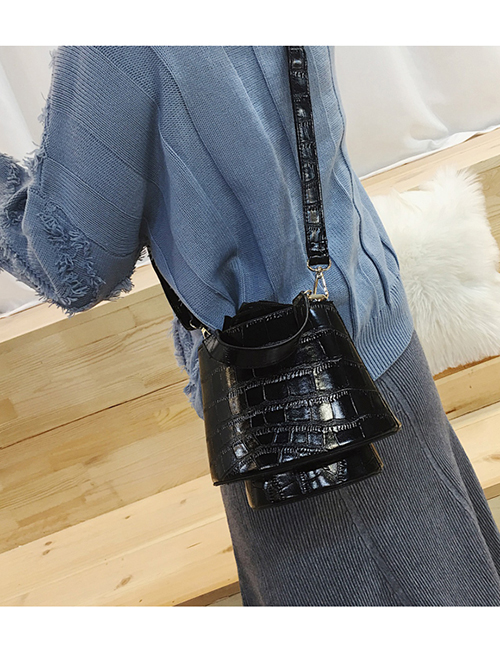 Fashion Black Portable Wide Shoulder Strap Diagonal Shoulder Bag