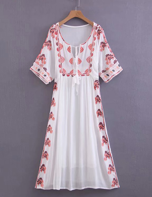 Fashion White Embroidered V-neck Dress