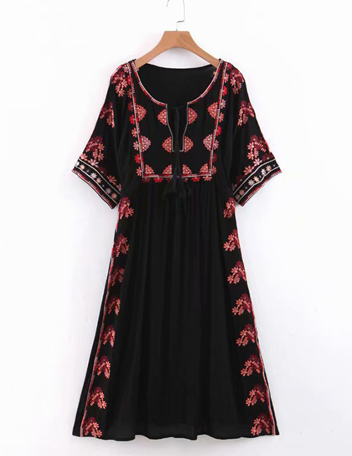 Fashion Black Embroidered V-neck Dress