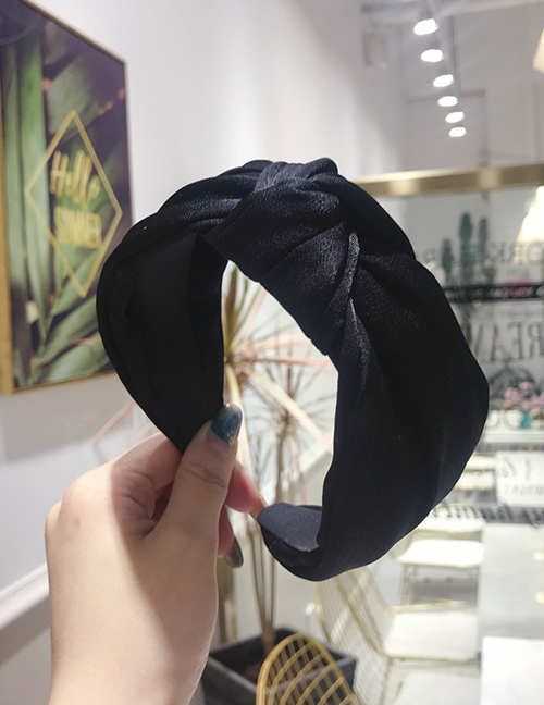 Fashion Black Knotted Headband In The Middle Of The Wide Side