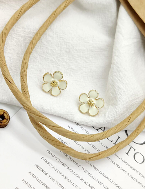 Fashion White Flower Earrings