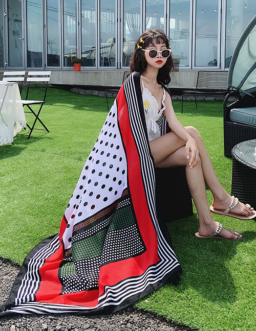 Fashion Black And White Ripple Point Beach Towel Sunscreen Shawl Dual Purpose