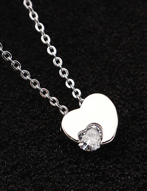 Fashion Platinum Heart-moving Zircon Necklace