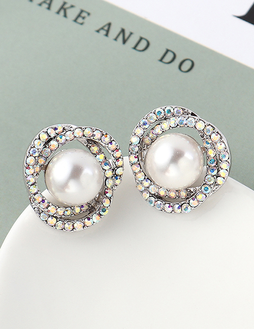 Fashion White Pearl Stud Earrings - Flower Cluster