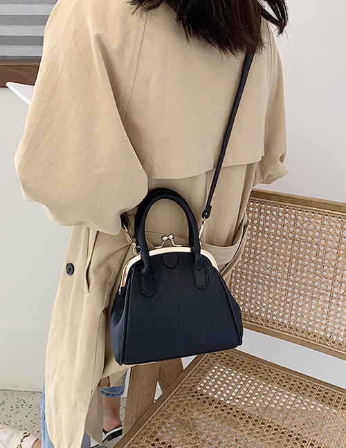 Fashion Black One-shoulder Portable Shell Bag