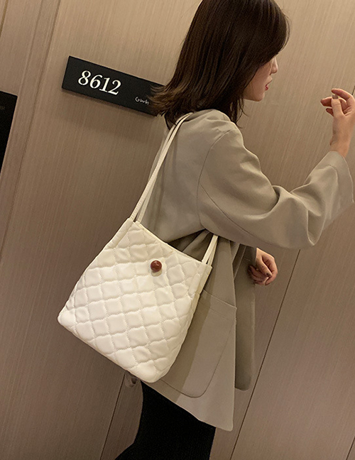 Fashion White Round Rhombic Embroidery Line Shoulder Bag