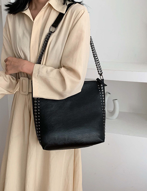 Fashion Black Rivet Chain Shoulder Messenger Bag