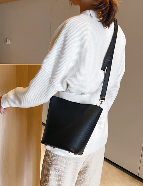 Fashion Black Solid Color One-shoulder Diagonal Scorpion Mother Bag