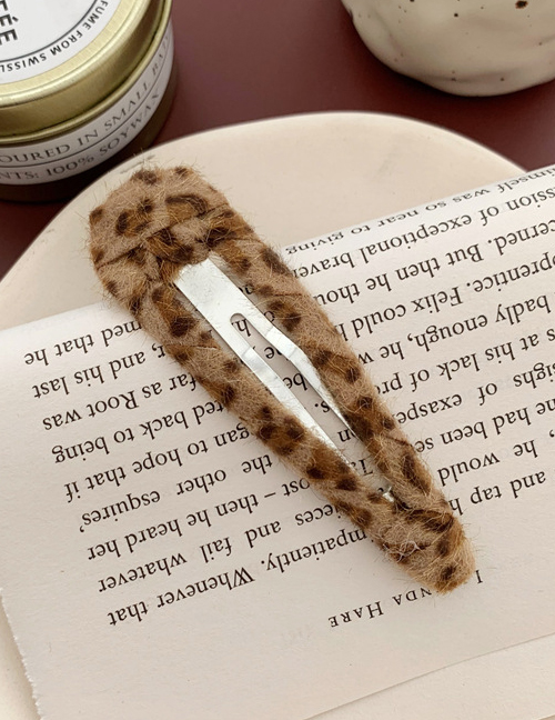 Fashion Dripping Leopard Plush Geometric Hair Clip