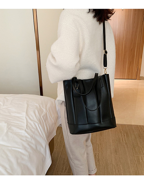 Fashion Black Pleated Panel Shoulder Bag