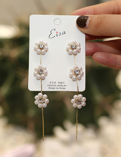 Fashion Golden Pearl Studded Flower Stud Earrings