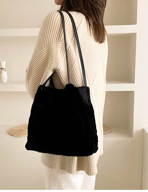 Fashion Black Lamb Wool Shoulder Bag