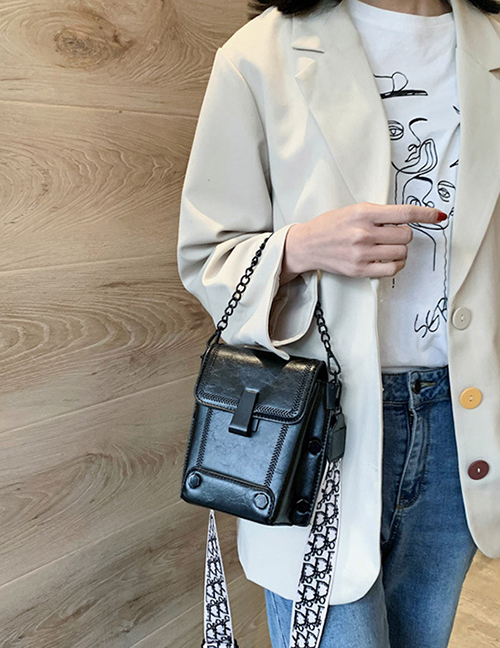 Fashion Black Chain Stitched Studded Crossbody Bag
