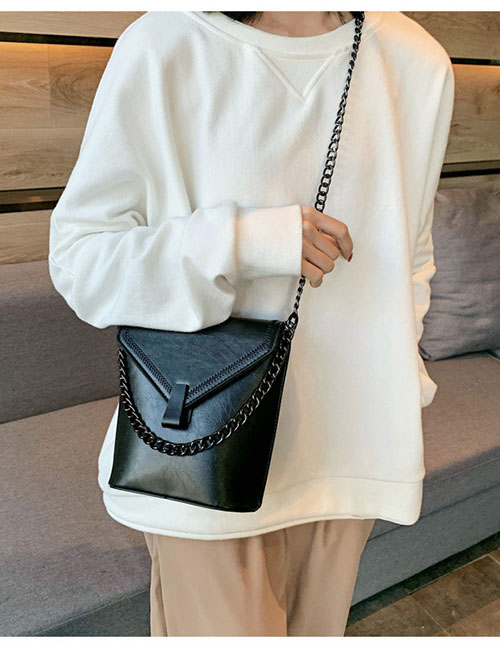 Fashion Black Chain Embroidered Shoulder Bag