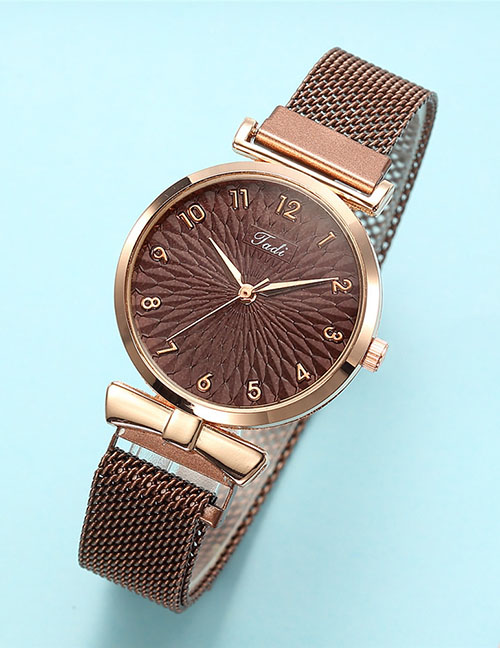 Fashion Brown Surface Digital Face Quartz Magnet Watch