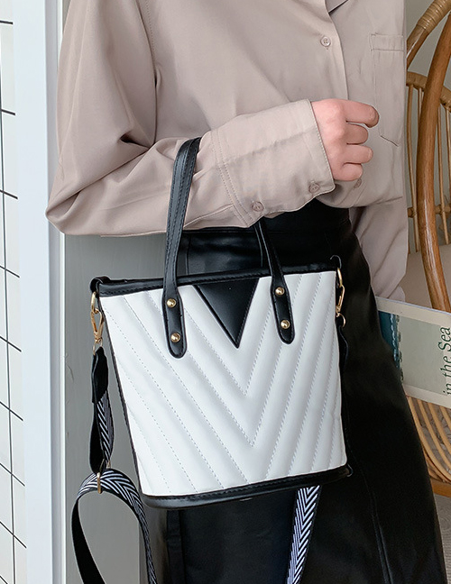 Fashion White Wide Shoulder Stitched Contrast Diamond Crossbody Bucket Bag