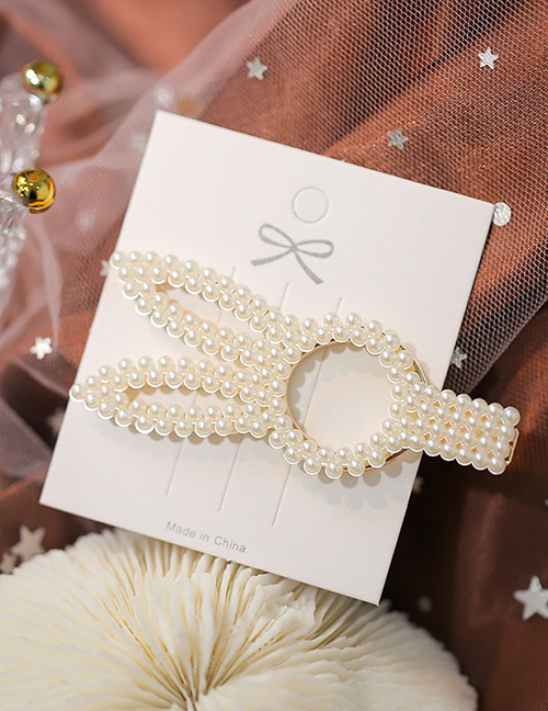 Fashion White Hand-woven String Pearl Bunny Hollow Hairpin