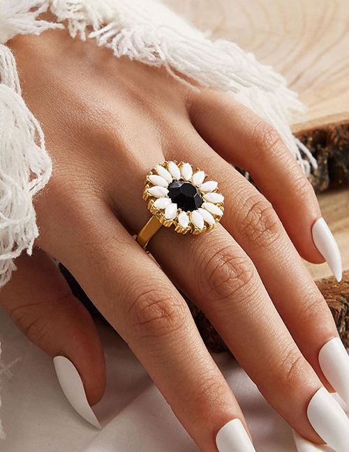 Fashion Golden Sunflower Resin Geometric Ring