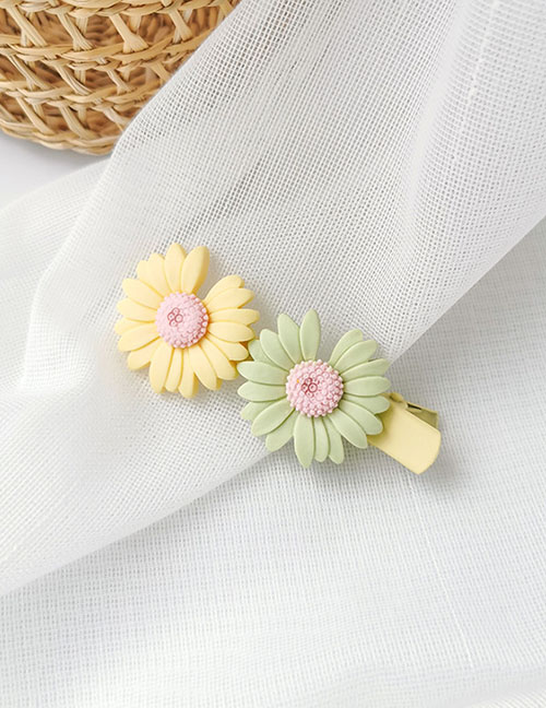 Fashion Two Flowers (yellow + Green) Daisy Duck Clip