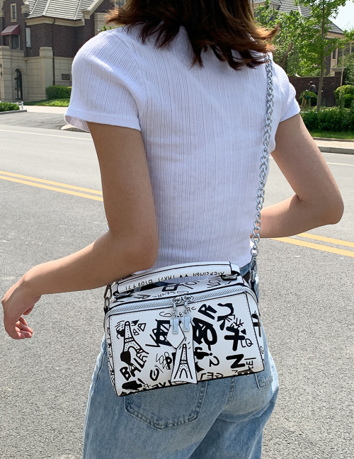 Fashion White Chain Printed Shoulder Bag