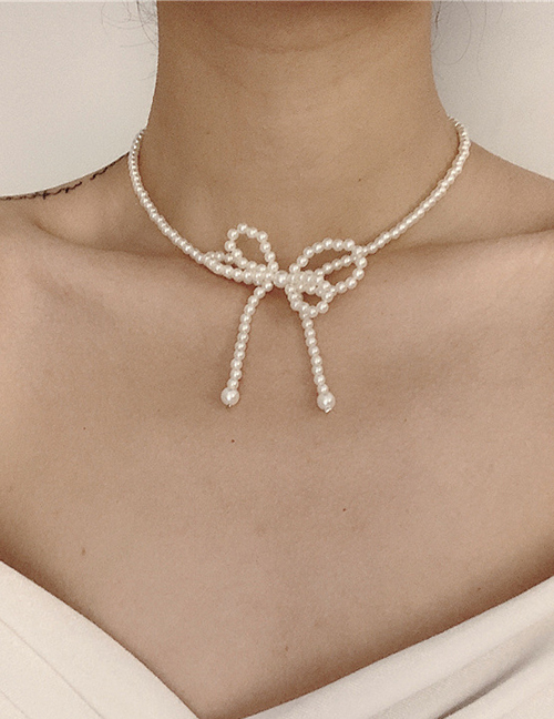 Fashion White Openwork Pearl Necklace