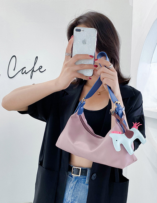 Fashion Pink One-shoulder Armpit Bag With Contrasting Shoulder Strap