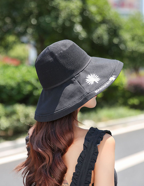Fashion Black Knitted Top Stitching Little Daisy Fisherman Hat