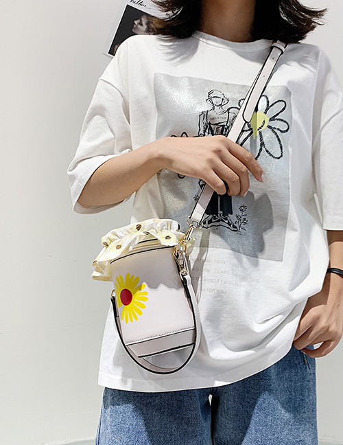 Fashion White Printed Daisy Cylindrical Crossbody Bag