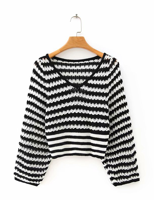 Fashion Black And White Stripes Black And White Striped V-neck Long Sleeve Sweater