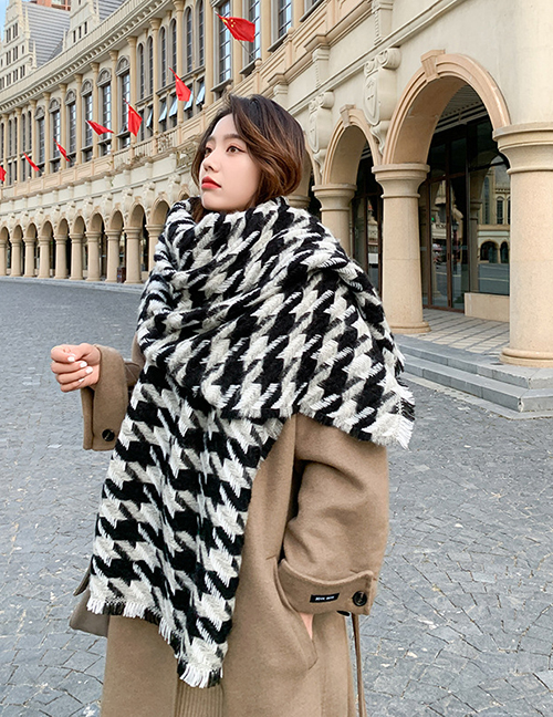 Fashion Black And White Houndstooth Padded Cashmere Scarf