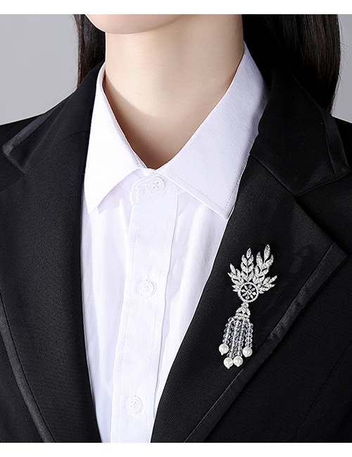 Fashion Platinum Copper Inlaid Zircon Pearl Beaded Leaf Brooch