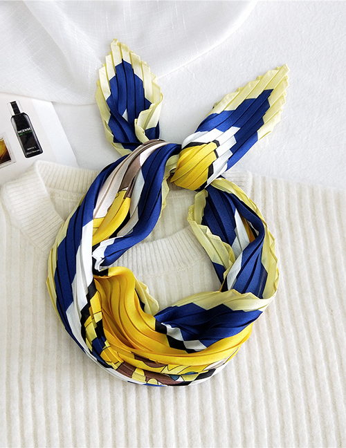 Fashion Wide Wrinkled Clothes Still Model Yellow Pleated Silk Contrast Geometric Print Small Square Scarf