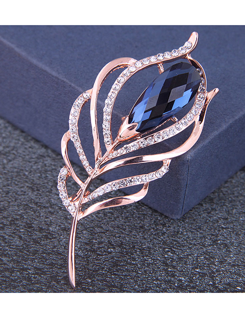 Fashion Gold Alloy Diamond Leaf Brooch