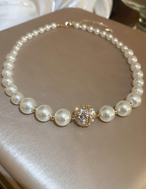 Fashion Gold Alloy Pearl And Diamond Ball Necklace