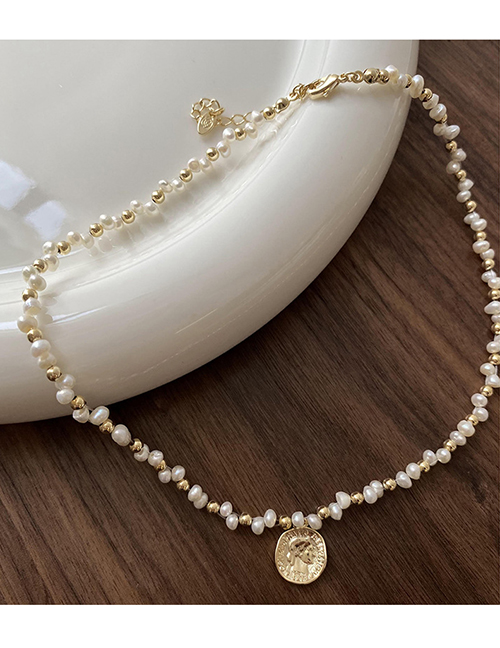 Fashion Gold Alloy Pearl Gold Beaded Portrait Round Necklace