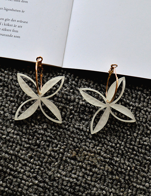 Fashion White Windmill Acrylic Cutout Pinwheel Earrings