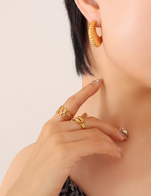 Fashion Gold Titanium C-shaped Cutout Scallop Earrings
