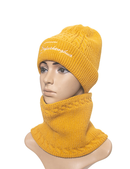 Fashion Golden Two-piece Woolen Hat With Fleece Knitted Bib