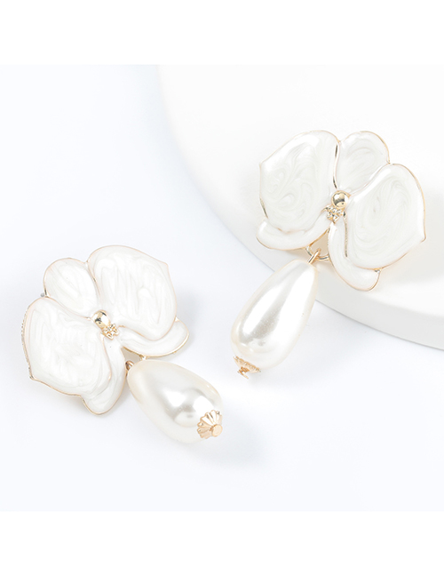 Fashion White Alloy Dripping Flower Imitation Pearl Earrings