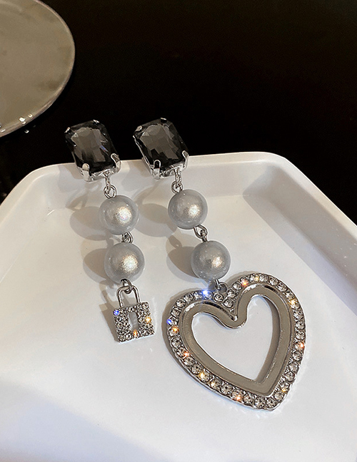 Fashion Silver Asymmetrical Heart Earrings With Diamonds And Pearls