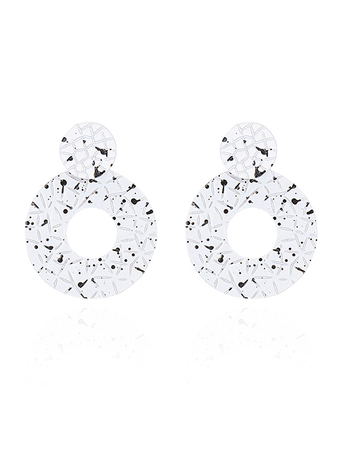 Fashion White Metallic Lacquered Geometric Round Cracked Earrings