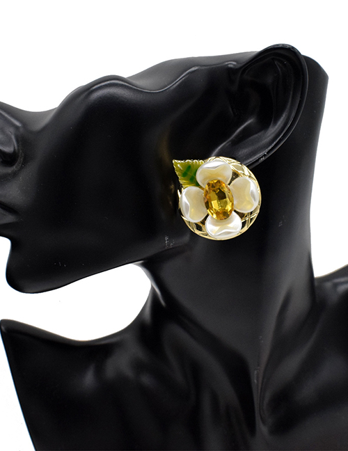 Fashion Style 2 Metal Oval Pearl Flower Stud Earrings