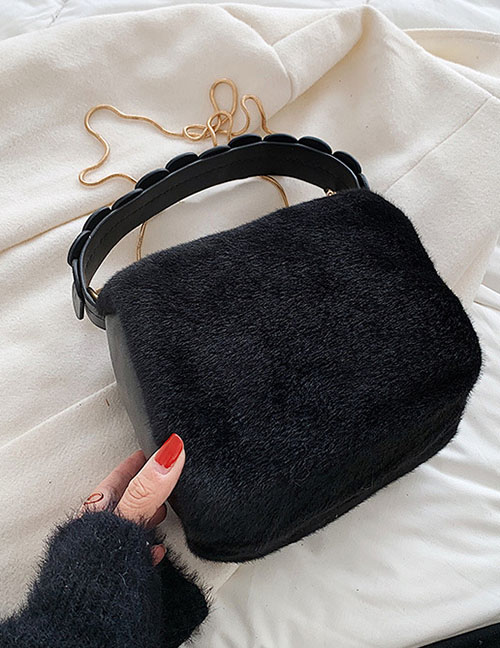 Fashion Wild Black Plush Lock Handbag