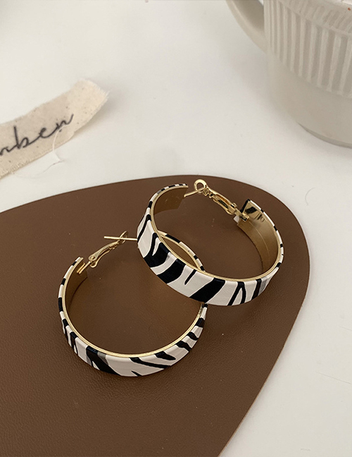 Fashion 2# Metal Zebra Pattern C-shaped Earrings