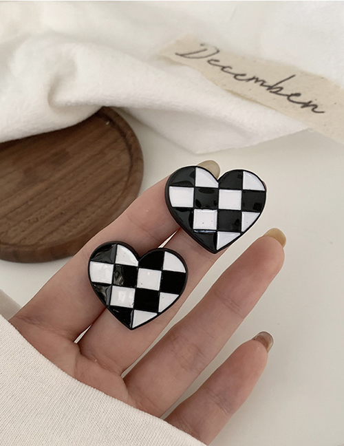 Fashion 5# Metal Heart Checkerboard Stud Earrings