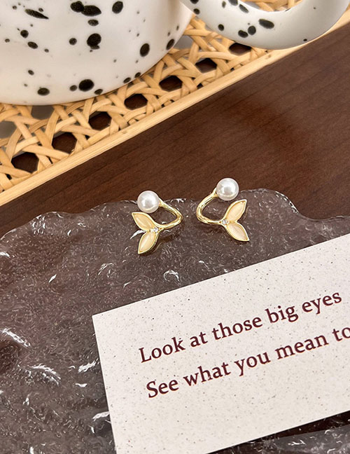 Fashion Gold Alloy Cat Eye Pearl Fishtail Stud Earrings