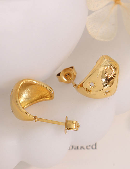Fashion Gold Titanium Gold Plated Diamond Star Star Cutout Earrings