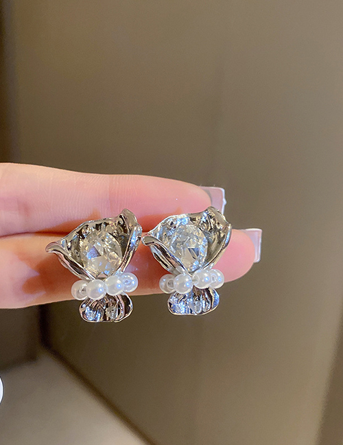 Fashion Silver Pleated Pearl Bouquet Stud Earrings